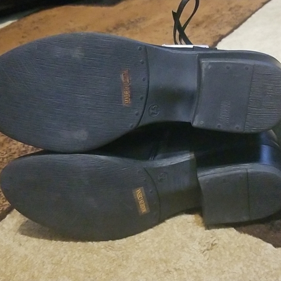 Black boots - Picture 2 of 3